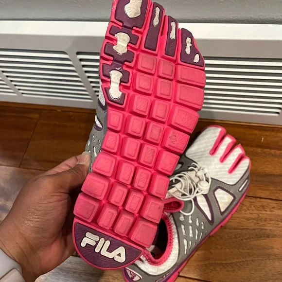 FILA SKELETOES SHOES SZ 6 - Picture 6 of 6